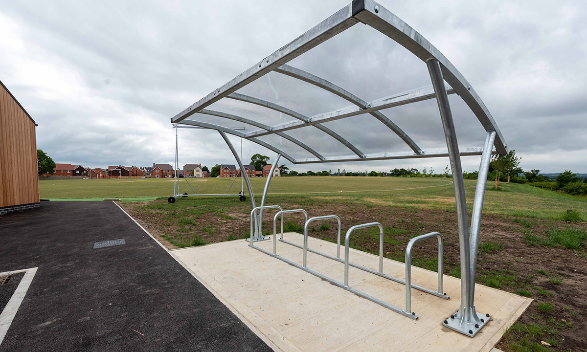 Single row cycle shelter
